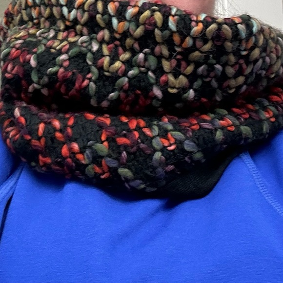 Colorful Warm Infinity Scarf women’s - Picture 4 of 8
